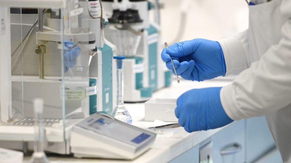 Anmat resolvió la inhibición preventiva de las actividades productivas de Laboratorios Polybius.