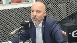 Juan Domingo Viola en los estudios de Punto a Punto Radio.