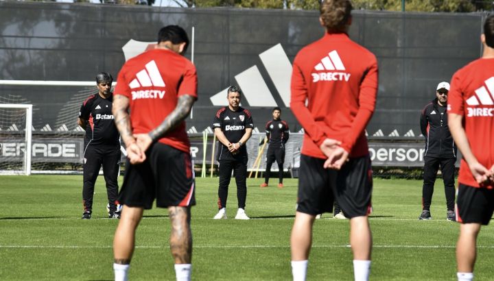 River Plate homenajeó a Miguel Ángel Russo