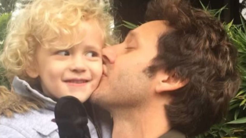 Benjamín Vicuña junto a su hijo, Benicio