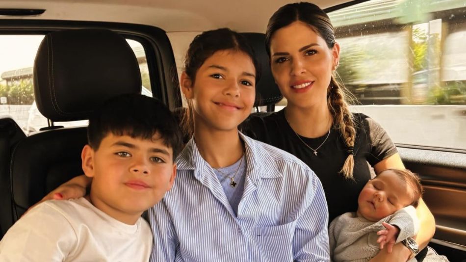 Camila Galante y sus tres hijos