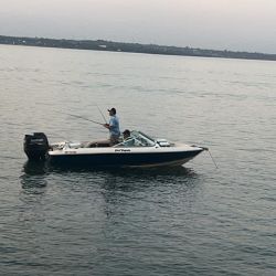 El plan inicial de los pescadores se vio afectado por el clima, ya que la competencia se debió interrumpir en horas de la madrugada por la tormenta que azotó a la región, completando el 50 por ciento del tiempo previsto.