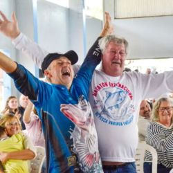El plan inicial de los pescadores se vio afectado por el clima, ya que la competencia se debió interrumpir en horas de la madrugada por la tormenta que azotó a la región, completando el 50 por ciento del tiempo previsto.