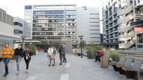 El código de vestimenta prediluviano de la UADE que prohíbe polleras y shorts