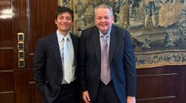 Barry Bennett y Santiago Caputo 