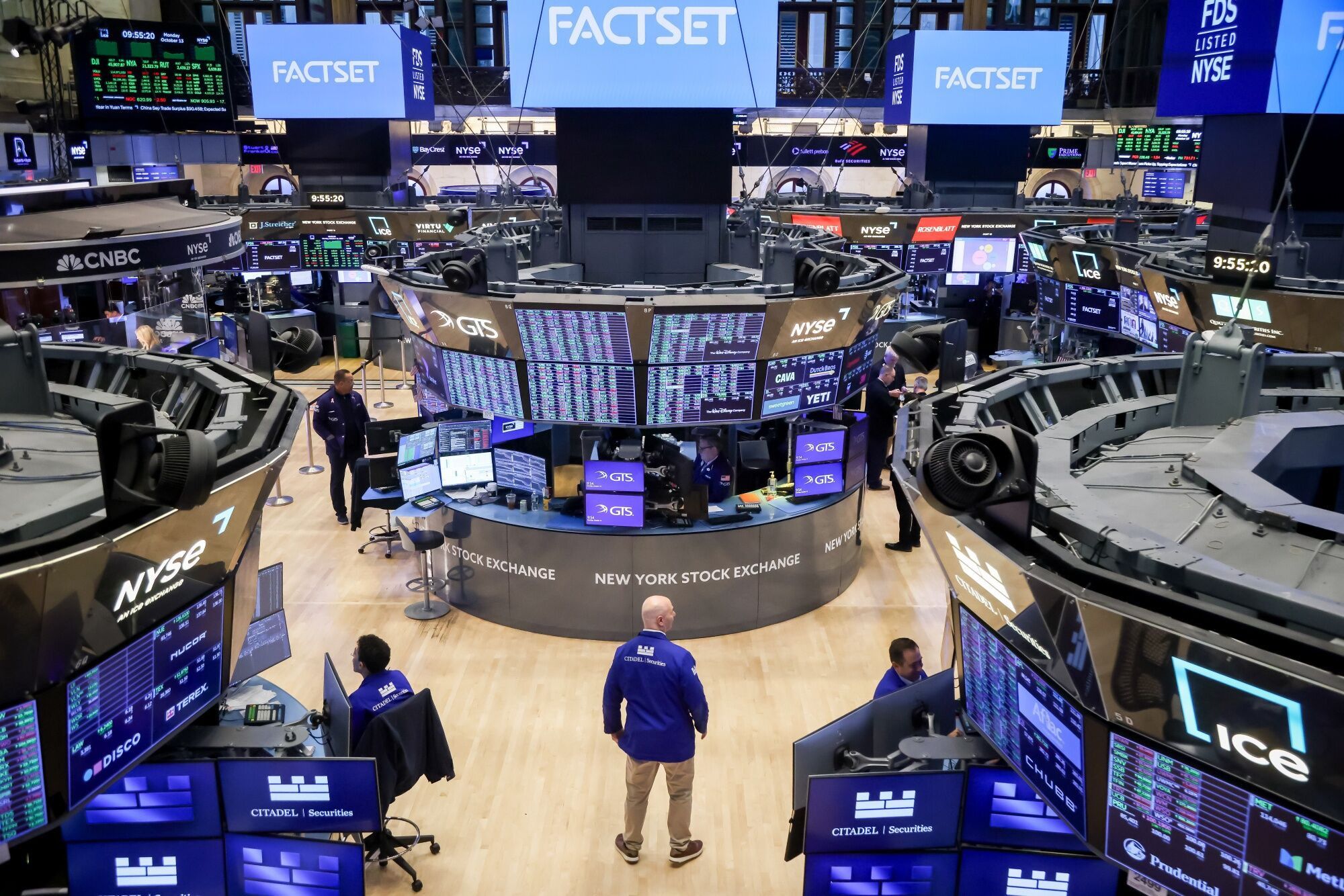 US Stocks Gain As China Tensions Ease, Broadcom Inks OpenAI Deal