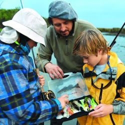 Tigres de los ríos de una forma no tan habitual: vadeando. Estrategias, lugares y claves para tener éxito con esta deportiva especie cazadora.  