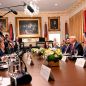 Donald Trump abrió un "abismo" poselectoral para el dólar: ¿flotar o devaluar?