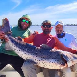 Los pescadores destacaron que la captura fue parte de una jornada de pesca con devolución, una práctica cada vez más extendida entre quienes disfrutan de este deporte en el litoral argentino.