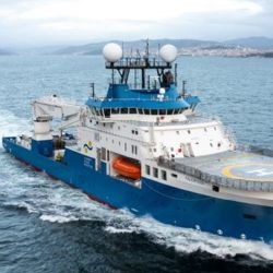 El buque Falkor (too) en plena investigación. 