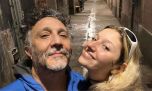 Margarita, la hija de Fito Páez, vende ropa de segunda mano en las calles de Palermo