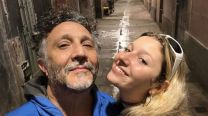 Margarita, la hija de Fito Páez, vende ropa de segunda mano en las calles de Palermo 