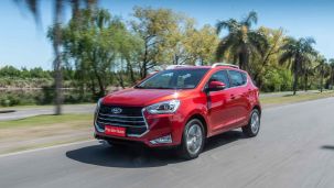 Manejamos el nuevo JAC S2: El tiempo pasa...