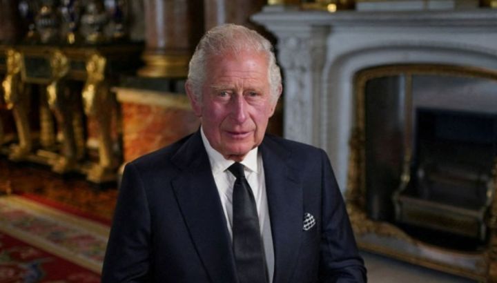 Los caseros y sencillos trucos que utilizan para limpiar el palacio de Buckingham: del uso de un paño frío a papel de diario