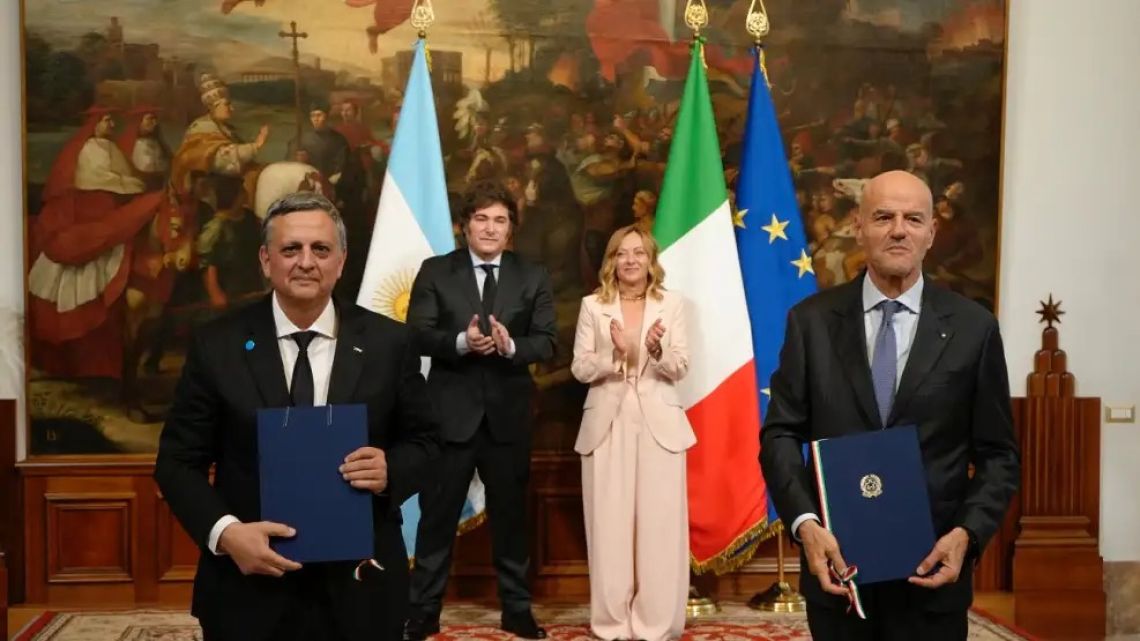 YPF CEO Horacio Marín and Eni CEO Claudio Descalzi.
