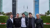 Milito junto a los directivos de Nike