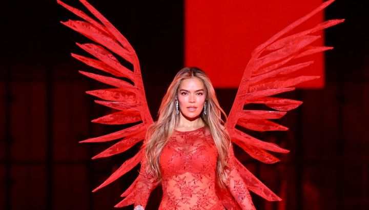 Karol G debutó en la pasarela del Victoria's Secret Fashion Show 2025 con una presentación alucinante y hot