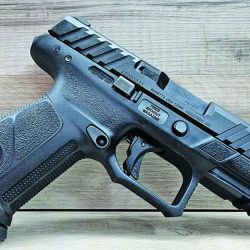 El disparo sin cartuchos inertes y la confusión sobre los sistemas de acción, como en el caso de la Glock, son prácticas y creencias que pueden poner en riesgo tanto la seguridad como la mecánica de las armas. 