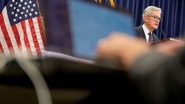 Hoy la Reserva Federal de EEUU define si baja la tasa: qué impacto tendría en Argentina