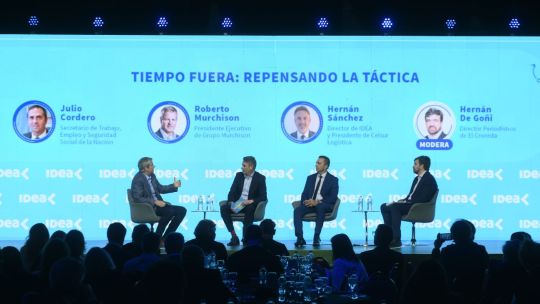 El Gobierno y empresarios tienen la reforma laboral redactada, pero el círculo rojo espera por garantías de gobernabilidad El Gobierno y empresarios tienen la reforma laboral redactada, pero el círculo rojo espera por garantías de gobernabilidad