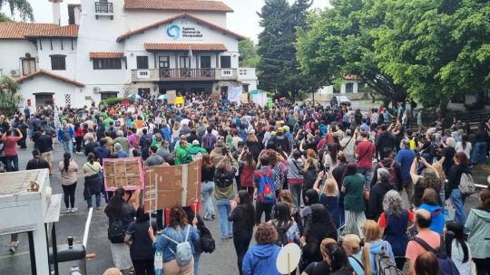 Empleados de Andis y familiares de personas con discapacidad ingresaron a la sede de Belgrano en reclamo por la falta de prestaciones