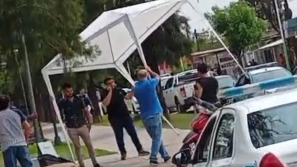 El diputado peronista Aldo Leiva se enfrentó a militantes de La Librtad Avanza y a un camarógrafo