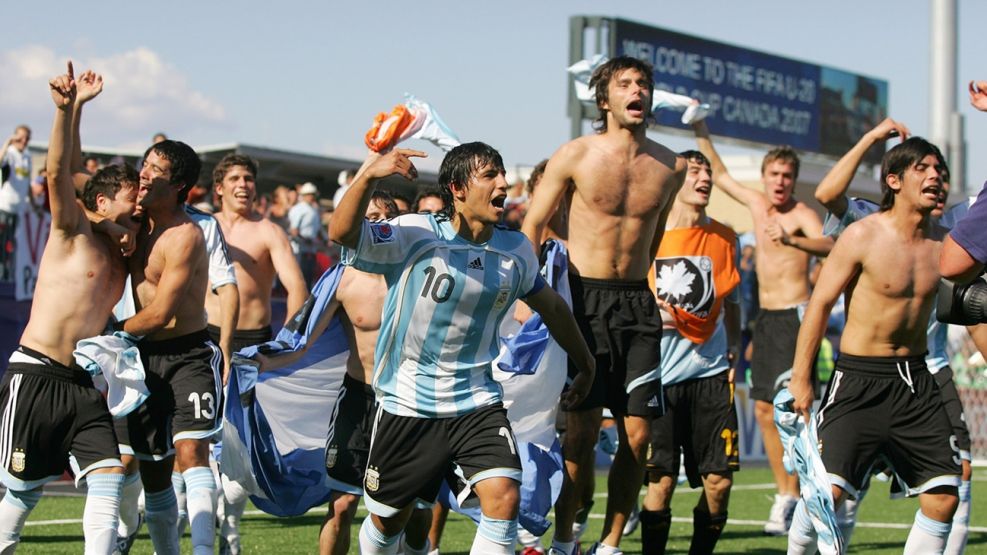 Sergio Agüero celebrando el Mundial Sub-20 de 2007