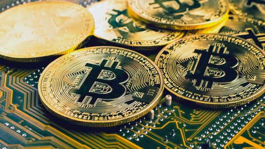 Bitcoin retrocede 9% en una semana por la guerra de Trump con China