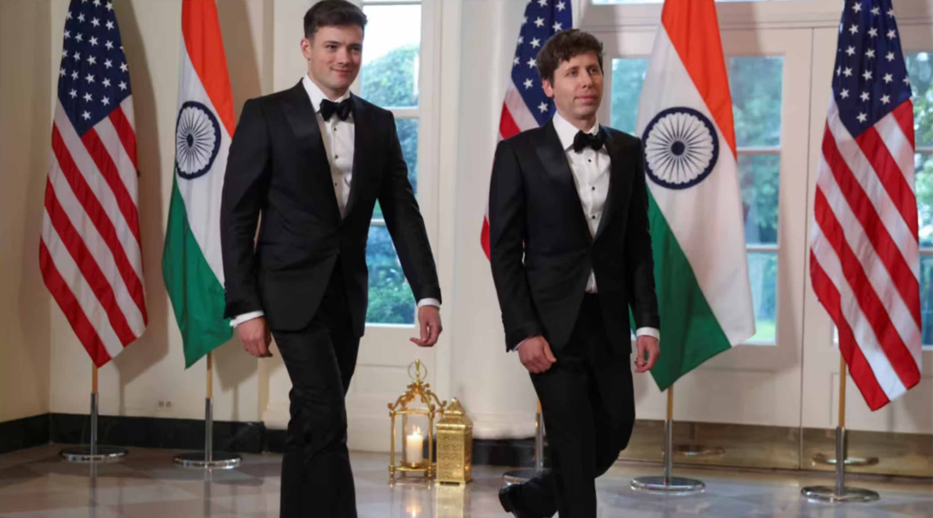En cena oficial en la Casa Blanca, Oliver Mulherin (izq.) y Sam Altman (der.)