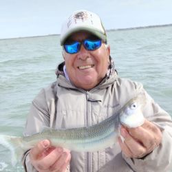 Bahía San Blas continúa consolidándose como un destino clave para el turismo de naturaleza y pesca deportiva, atrayendo año tras año a pescadores de todo el país.