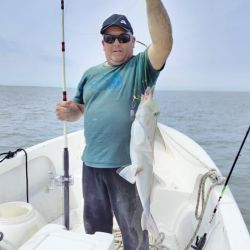 Bahía San Blas continúa consolidándose como un destino clave para el turismo de naturaleza y pesca deportiva, atrayendo año tras año a pescadores de todo el país.