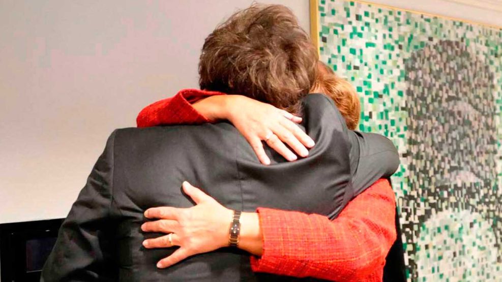 19_10_2025_georgieva_abrazo_milei_xcom_g