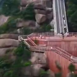 La longitud de la escalera equivale a un edificio de 88 pisos