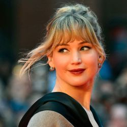 La actriz estadounidense Jennifer Lawrence posa en la alfombra roja de la película "Die My Love" durante la 20ª edición del Festival Internacional de Cine de Roma. | Foto:ALBERTO PIZZOLI / AFP