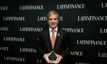 El premio que casi le sacan a último minuto a Luis Caputo