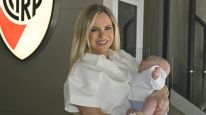 Alejandra Maglietti y su hijo Manuel