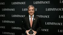 El premio que casi le sacan a último minuto a Luis Caputo