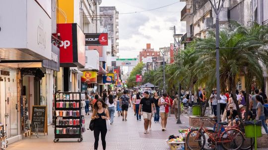 Día de la Madre en Corrientes: la venta de indumentaria cayó 10%, pero el consumo se sostuvo con cuotas sin interés