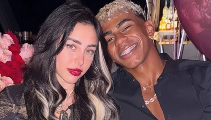 El romántico gesto de Lamine Yamal para Nicki Nicole en el partido de Barcelona por la Champions League