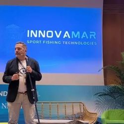 El dispositivo TrackFish (T-Fish) se coloca en la caña de manera no invasiva, su reducido tamaño y su poco peso hace que no influya en la experiencia del pescador. 