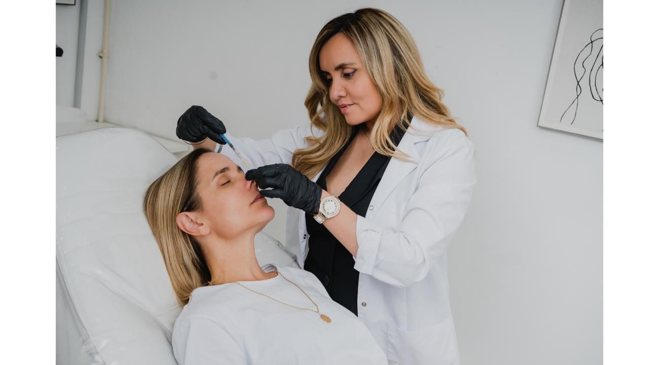 Roxana Montaña: la mirada médica que transforma la estética en bienestar