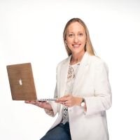 Puertas cerradas y auriculares puestos: ¿Cómo conectar con tu Adolescente?