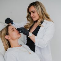 Roxana Montaña: la mirada médica que transforma la estética en bienestar
