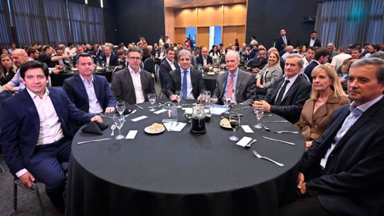 Caputo en la Bolsa de Comercio: “El voto no kirchnerista que no vaya a LLA es un voto perdido”