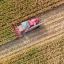Fotogaleria Vista aérea tomada con un dron de una segadora cosechando maíz, en la bandera frontal de Urad, en Bayannur, en la región autónoma de Mongolia Interior, en el norte de China