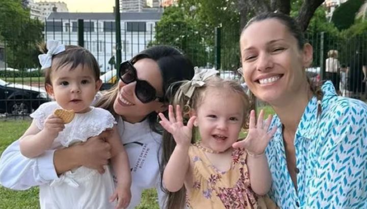 Sarah Burlando mostró el nuevo outfit que le regaló Pampita y su match con Anita García Moritán	