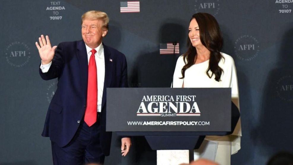 El presidente estadounidense Donald Trump junto a Brooke Rollins, secretaria de Agricultura 