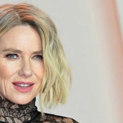 La actriz británica Naomi Watts posa durante una sesión fotográfica para el estreno de la serie "Todo es justo" en París. | Foto:Bertrand Guay / AFP