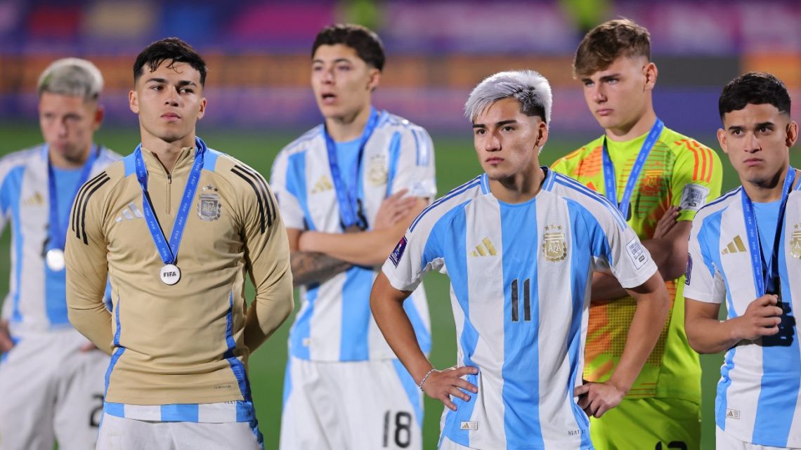 Argentina's players reacts after losing the 2025 FIFA U-20 World Cup final football match between Argentina and Morocco at the National Stadium in Santiago on October 19, 2025. 