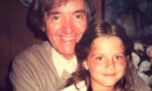 Laura, la nieta de Carlitos Balá, mostró el rincón en el que su abuelo guardaba todas las cartas y dibujos que le enviaban los niños